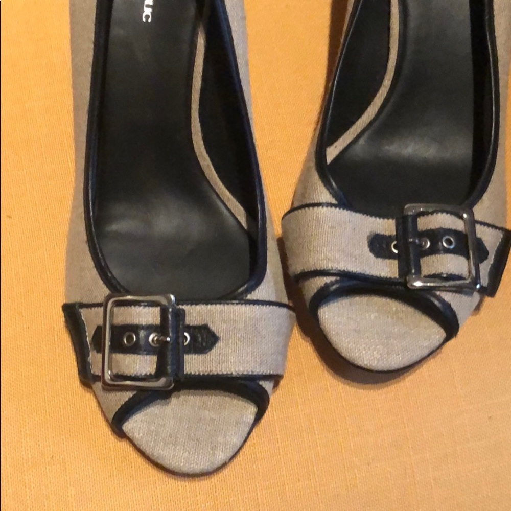 Never worn Banana Republic Canvas Tweed Heels - Picture 4 of 11